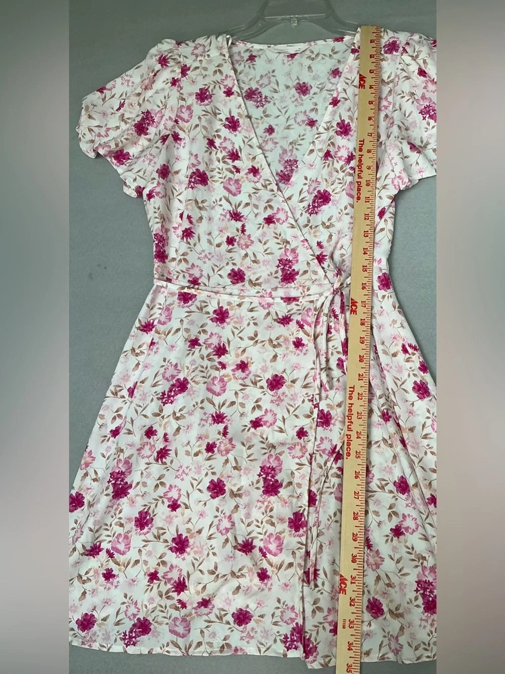 Lauren Conrad Pink White Floral Wrap Dress M Short Flutter Sleeve V-Neck Boho